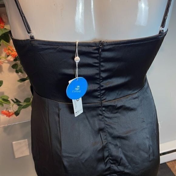 CUPSHE Black Front Tie Twist V neckline. Sleeveless Tulip hem Size‎ Large - Picture 16 of 17